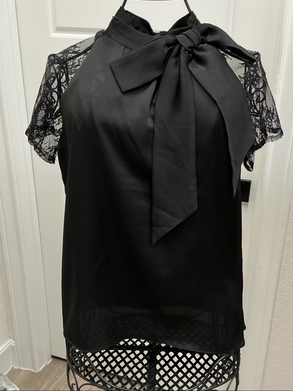 Black Lace Sleeve Bow-Neck Women’s Top- NY&Co.